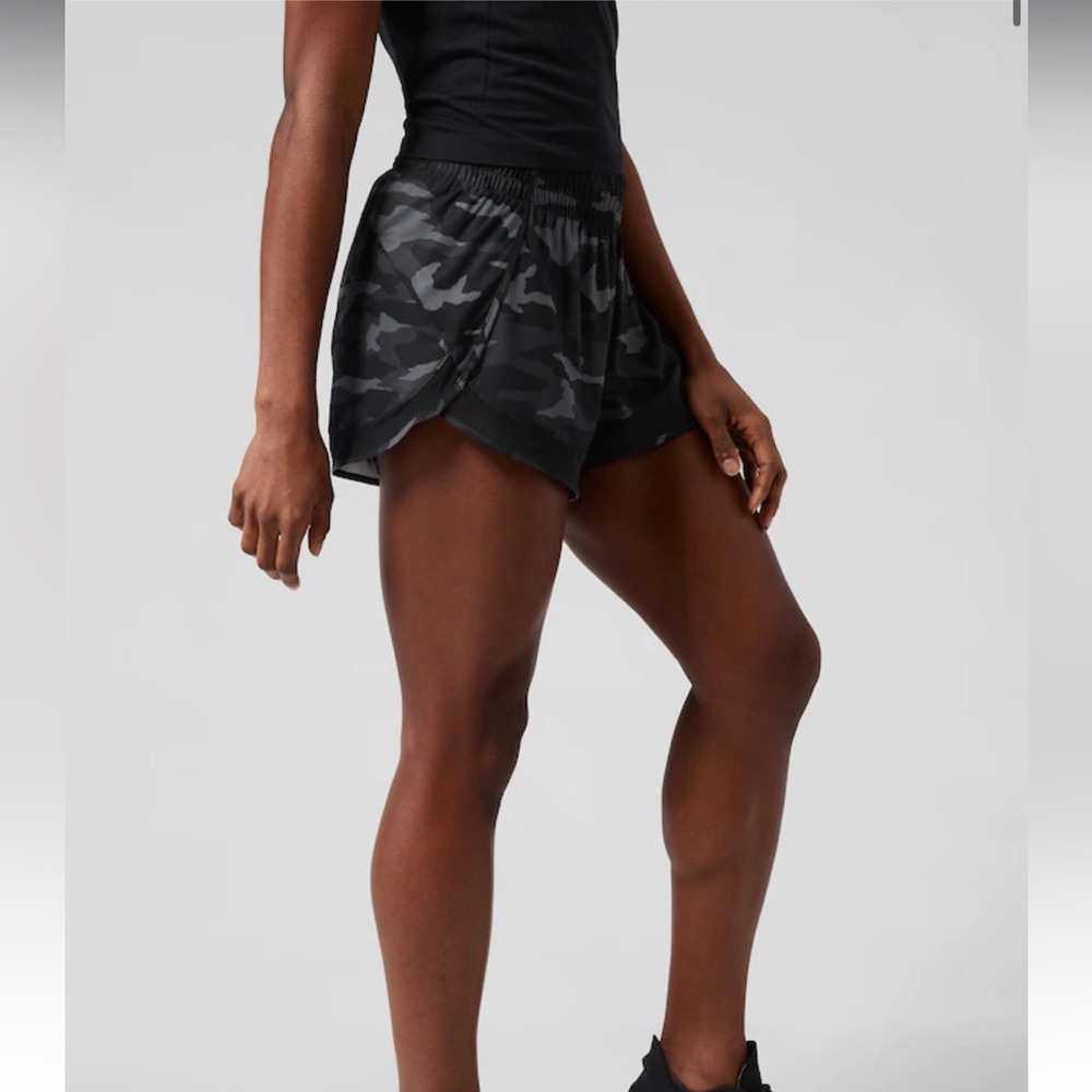 Athleta Black/Gray Camo Mesh Racer Run Short 4” Size XS EUC - Picture 2 of 15